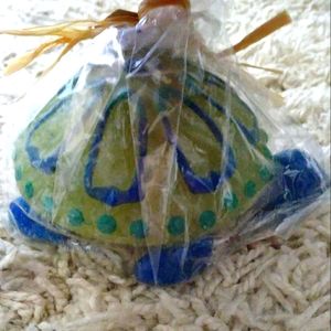 Green and bm look(queTURTLE shaped wic burning candle